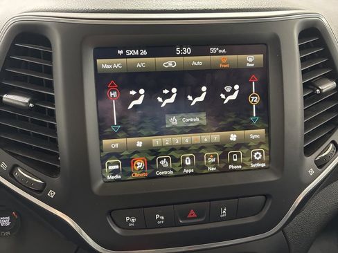 Used 2023 Jeep Cherokee Altitude Lux image 17