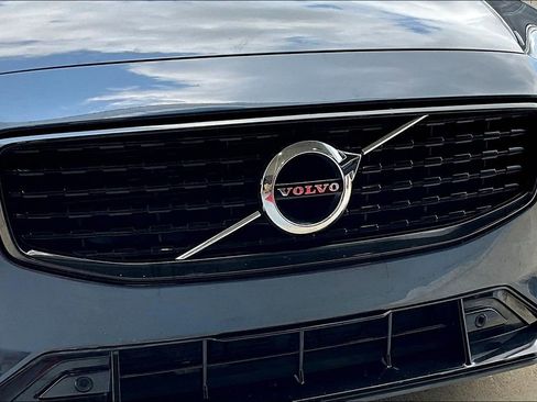 Used 2022 Volvo S60 B5 Momentum w/ Premium Package image 35