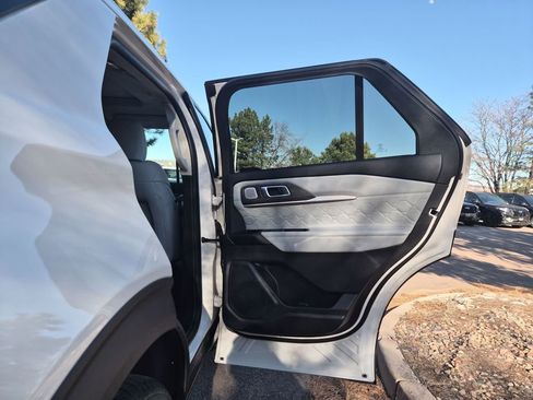 Certified 2025 Ford Explorer Platinum w/ LUX Leather Package image 27