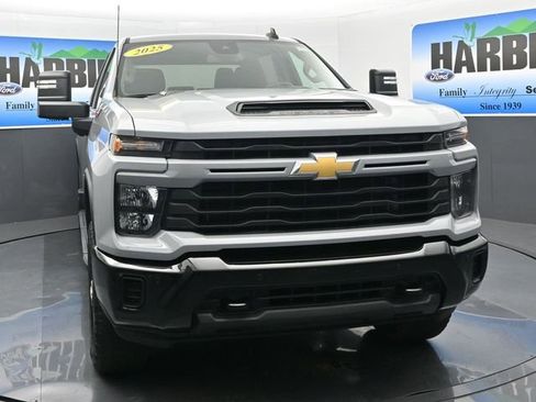 Used 2025 Chevrolet Silverado 2500 Custom w/ Custom Value Package image 4