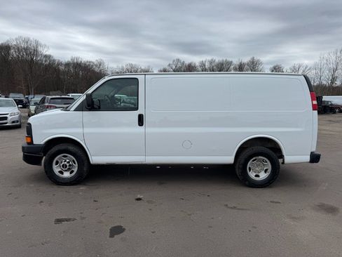 Used 2015 GMC Savana 2500 image 2