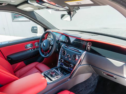 Used 2026 Rolls-Royce Cullinan AWD/4WD image 15