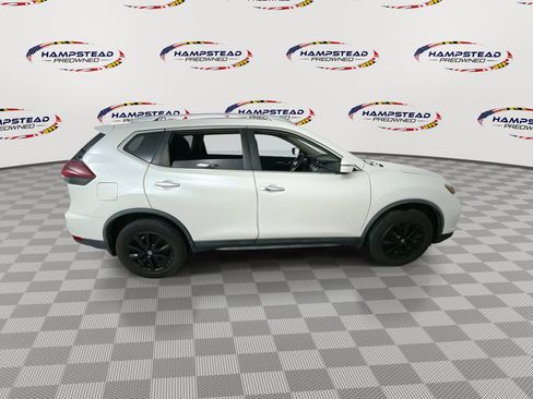 Used 2019 Nissan Rogue SV image 9