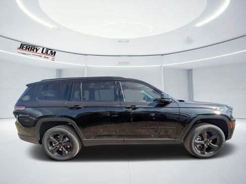 New 2025 Jeep Grand Cherokee L Limited w/ Black Appearance Package image 2