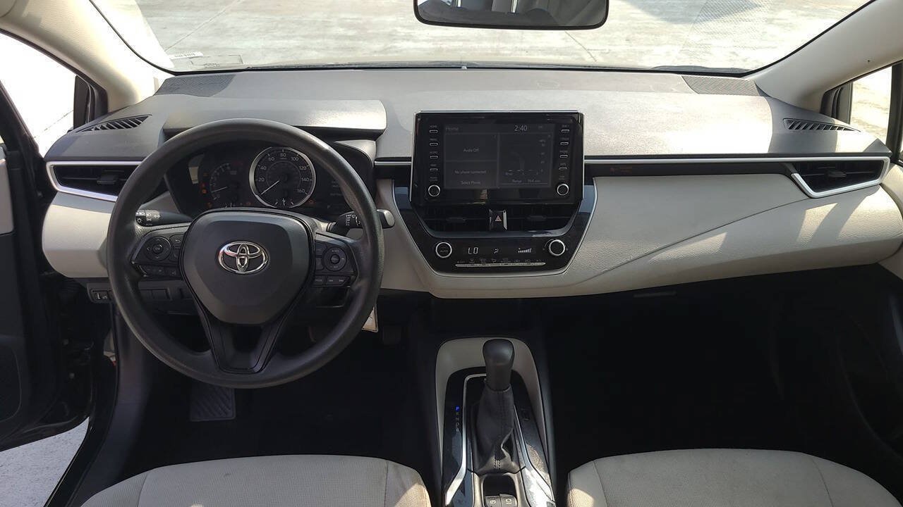 Used 2020 Toyota Corolla LE FWD image 3