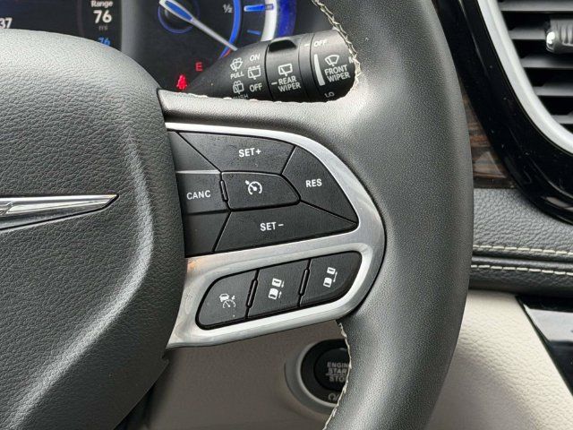 Used 2023 Chrysler Pacifica Limited FWD image 26