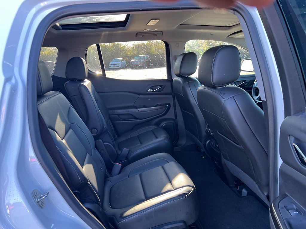 Used 2023 GMC Acadia SLT w/ Technology Package FWD image 11