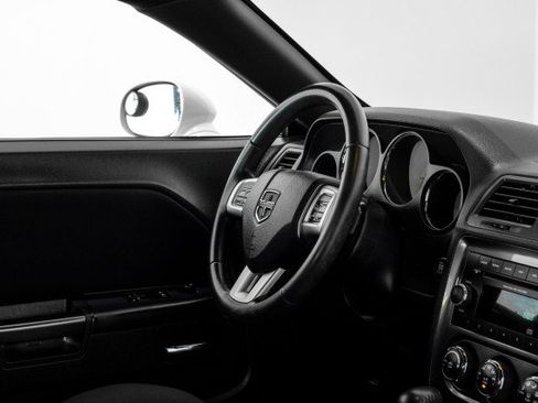 Used 2013 Dodge Challenger SXT image 12