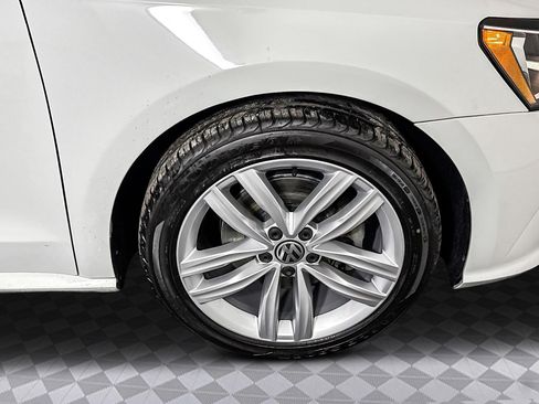 Used 2019 Volkswagen Passat 2.0T Wolfsburg w/ Wheels & Sunroof Package image 32