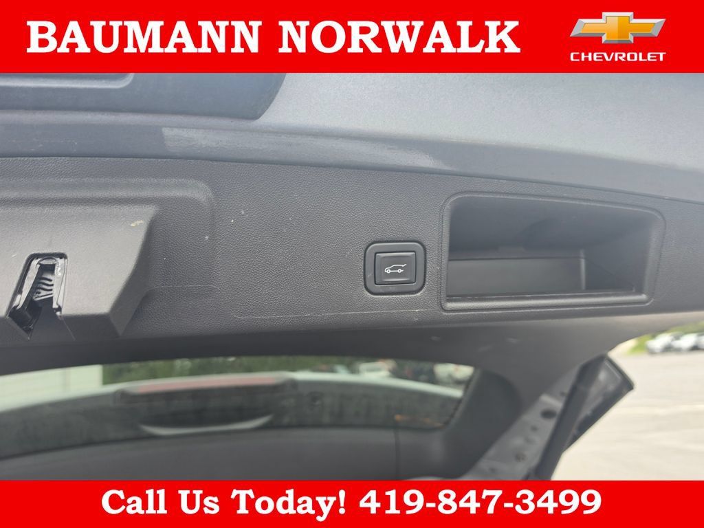 Used 2024 GMC Terrain SLE w/ Driver Convenience Package FWD image 26