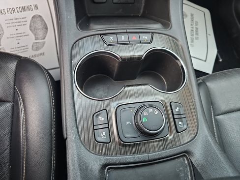 Used 2021 GMC Acadia SLT w/ Technology Package image 19