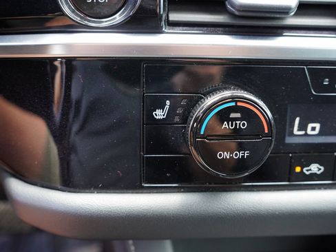 Used 2025 Nissan Pathfinder SV FWD image 29