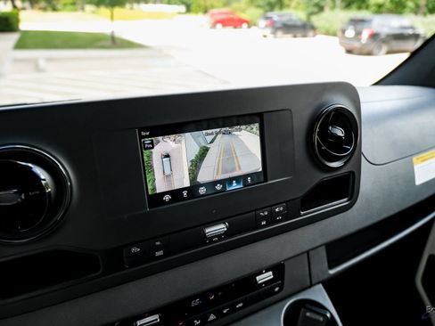 Used 2022 Mercedes-Benz Sprinter 2500 image 46