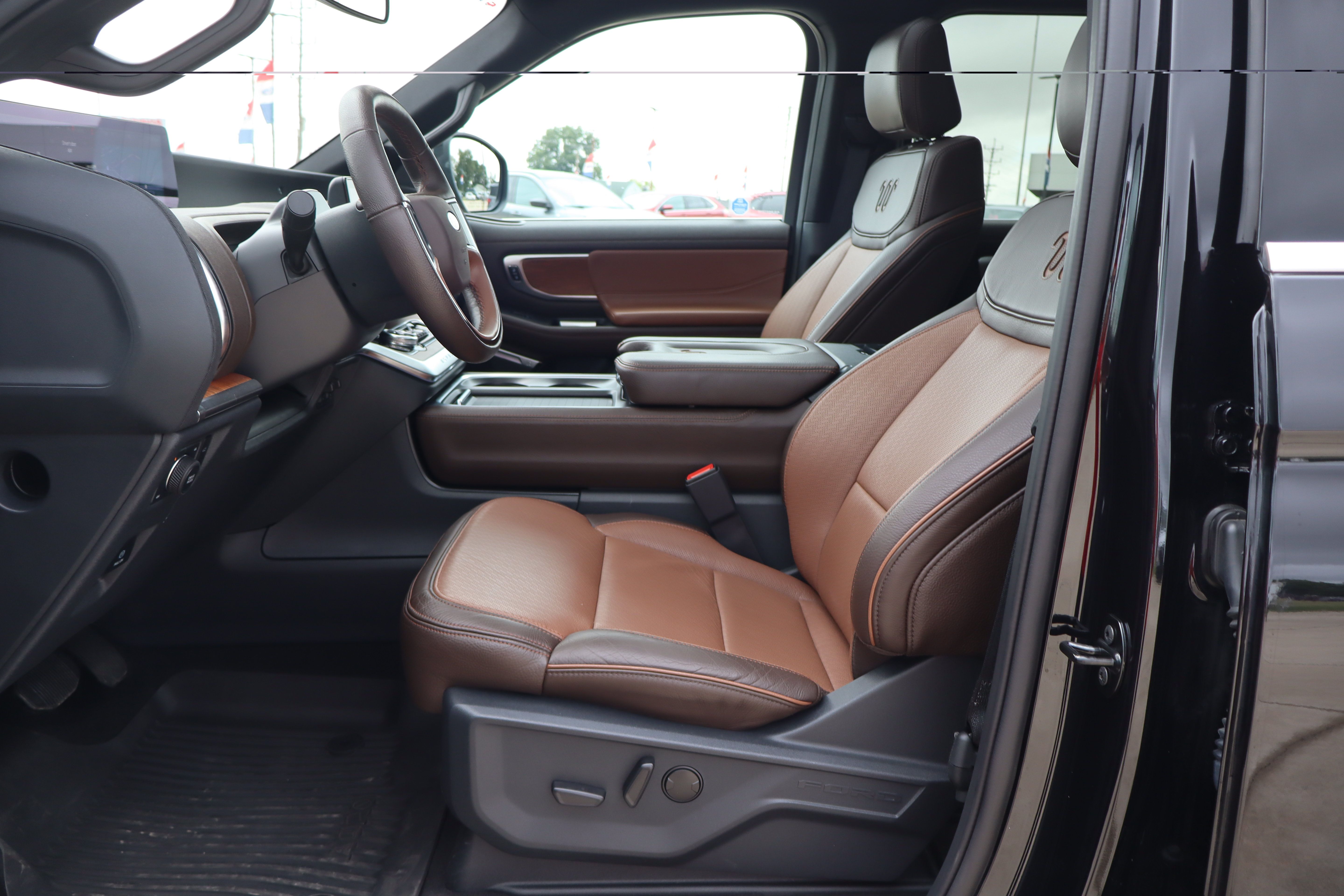 Used 2025 Ford Expedition King Ranch AWD/4WD image 9