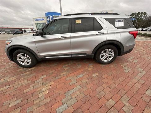 Used 2021 Ford Explorer XLT w/ Equipment Group 202A image 13