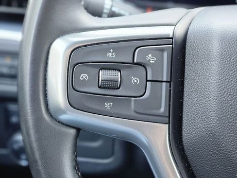 Used 2024 Chevrolet Suburban LT RWD image 17