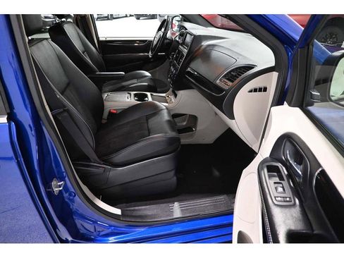 Used 2020 Dodge Grand Caravan SXT FWD image 15