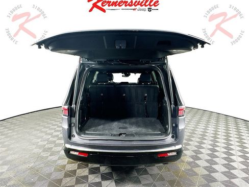 Used 2024 Jeep Wagoneer Series II w/ Flexible Seating Group image 29