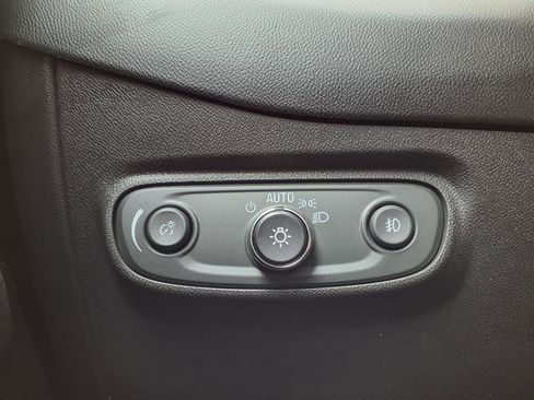 Used 2023 Chevrolet Equinox Premier image 19