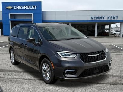 Used 2022 Chrysler Pacifica Touring-L