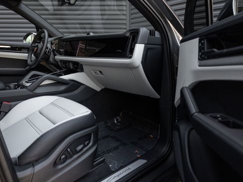 New 2026 Porsche Cayenne E-Hybrid image 40