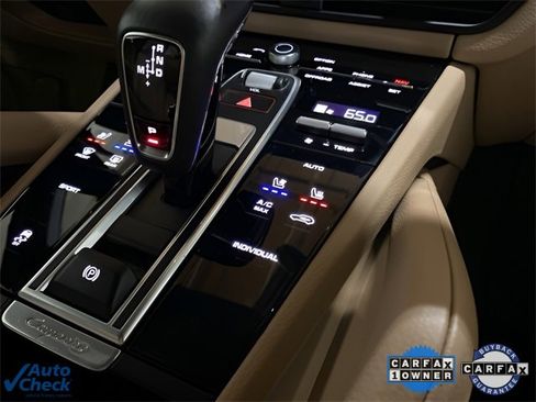 Used 2022 Porsche Cayenne w/ Premium Package image 54