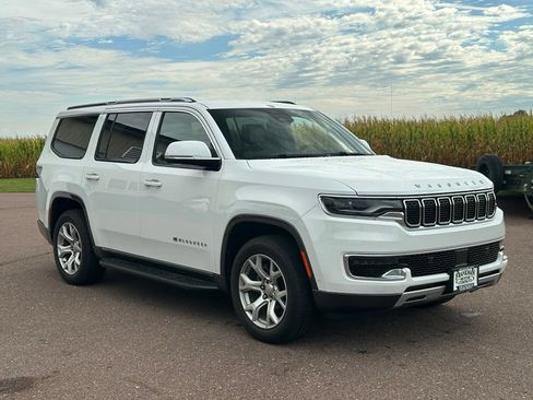 Used 2022 Jeep Wagoneer Series II w/ Flexible Seating Group AWD/4WD image 7