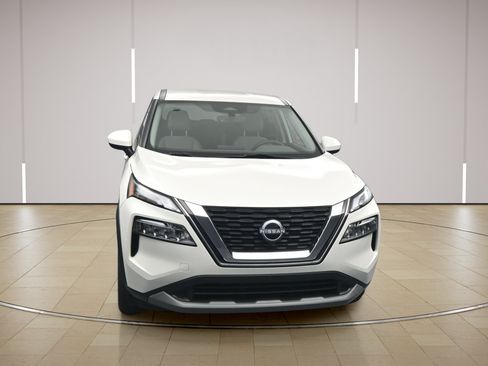 Certified 2023 Nissan Rogue SV FWD image 2