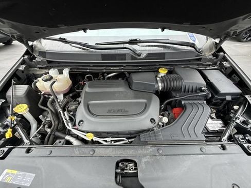 Used 2021 Chrysler Pacifica Touring-L w/ Uconnect Theater Family Group AWD/4WD image 28