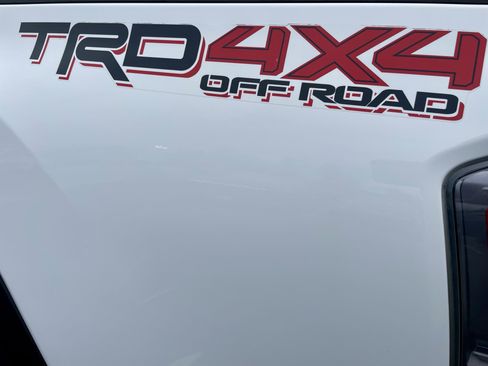 Used 2020 Toyota Tacoma TRD Off-Road image 32