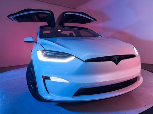 Used 2022 Tesla Model X Plaid AWD/4WD image 2