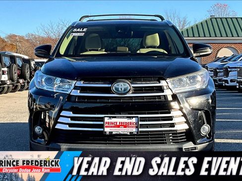 Used 2017 Toyota Highlander XLE image 2