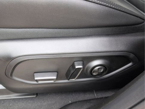 New 2025 Jeep Grand Cherokee Altitude image 31