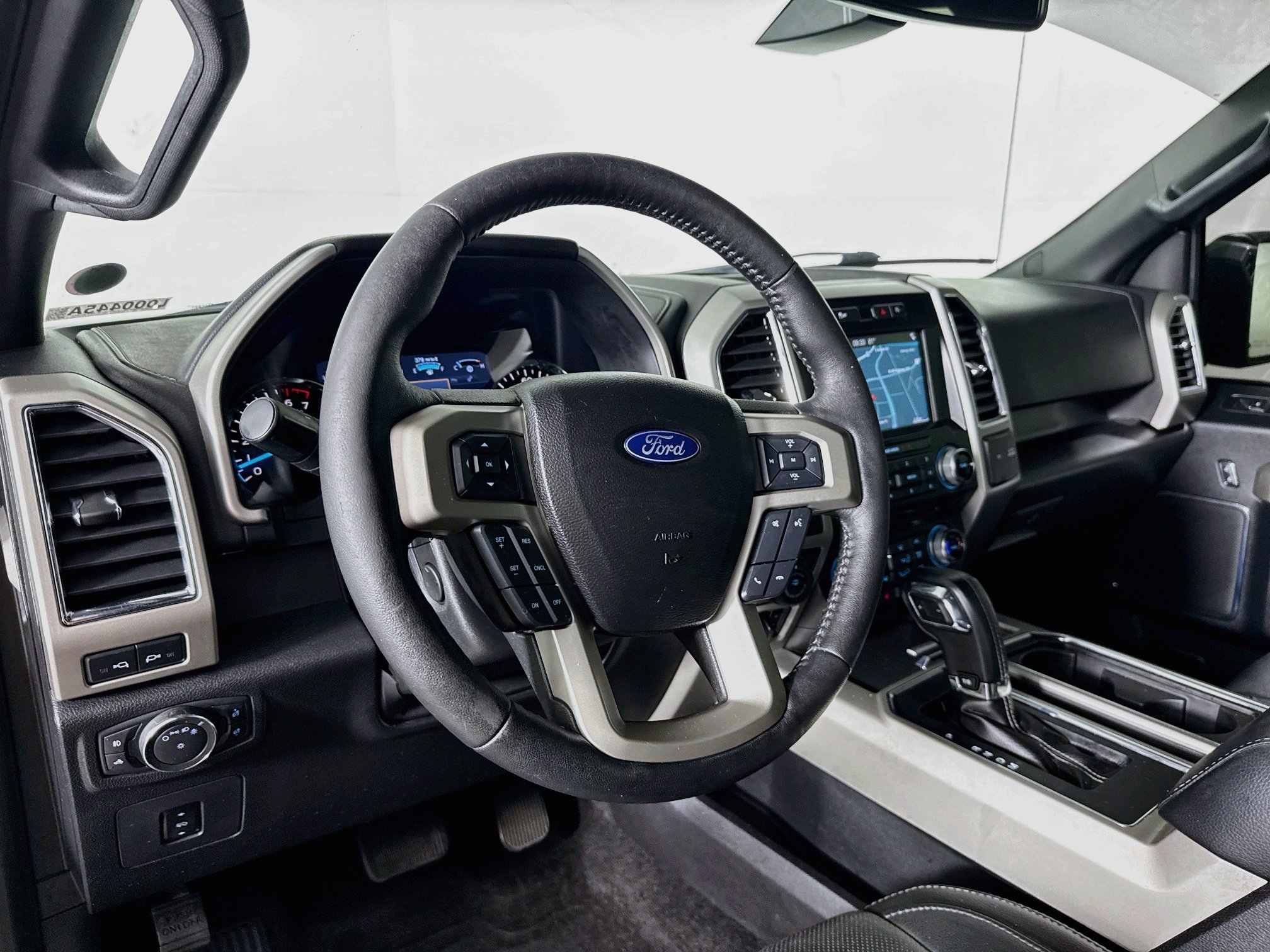 Used 2017 Ford F150 Lariat w/ Equipment Group 502A Luxury AWD/4WD image 8