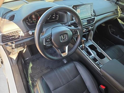 Used 2018 Honda Accord Touring image 10