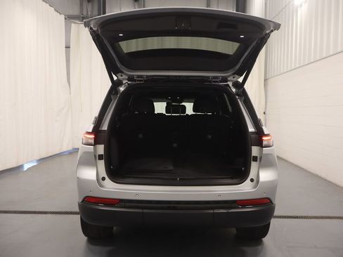 Certified 2023 Jeep Grand Cherokee Altitude AWD/4WD image 18