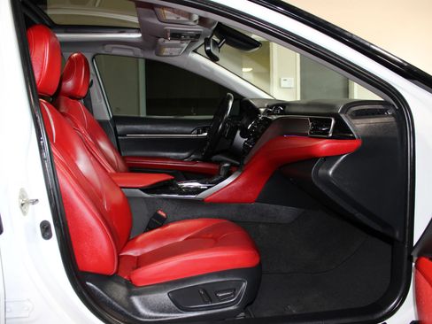 Used 2020 Toyota Camry XSE FWD image 28