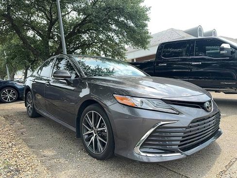 Used 2024 Toyota Camry XLE image 2