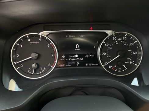 Used 2025 Nissan Rogue SV FWD image 34