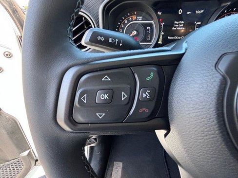 Used 2025 Jeep Gladiator Rubicon w/ Safety Group AWD/4WD image 23