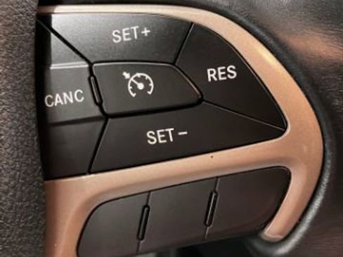 Used 2017 Jeep Grand Cherokee Laredo image 35