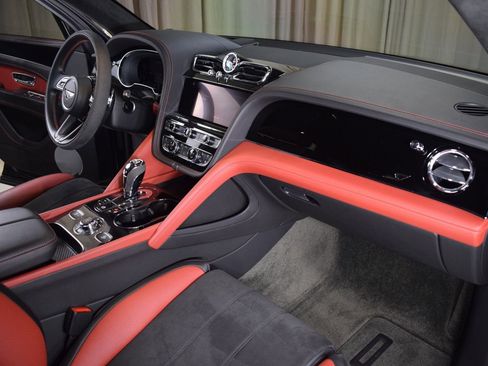 Used 2022 Bentley Bentayga S image 25