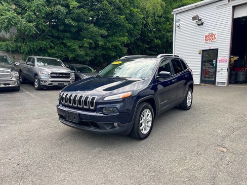 Used 2016 Jeep Cherokee Latitude w/ Cold Weather Group AWD/4WD image 15