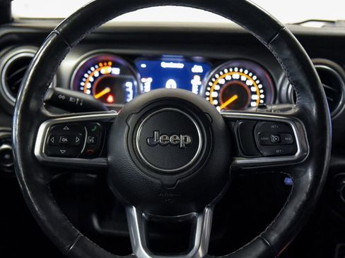 Used 2018 Jeep Wrangler Unlimited Sahara AWD/4WD image 16