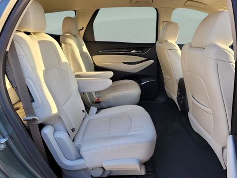 Used 2023 Buick Enclave Essence image 19