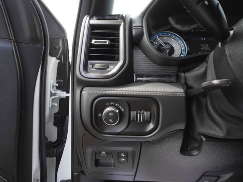 Used 2022 RAM 1500 Limited AWD/4WD image 17