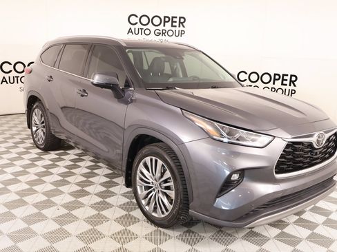 Used 2023 Toyota Highlander Platinum AWD/4WD image 1