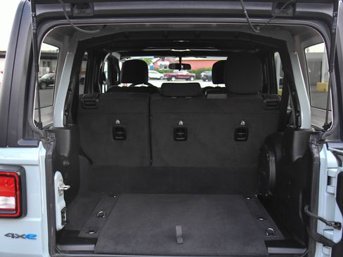 Used 2023 Jeep Wrangler Unlimited AWD/4WD image 37