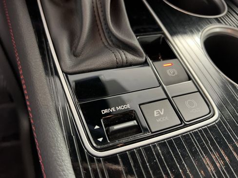 Used 2025 Toyota Sienna XSE image 33