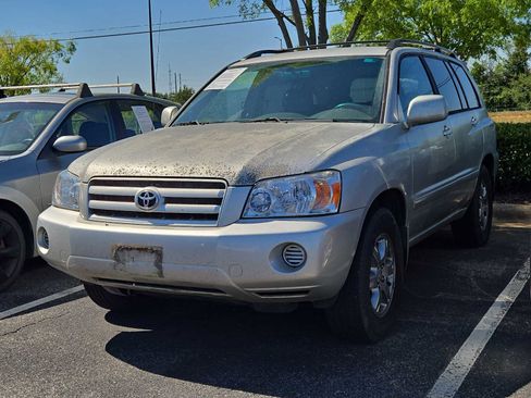 Used 2005 Toyota Highlander 2WD V6 w/ 3rd Row image 3